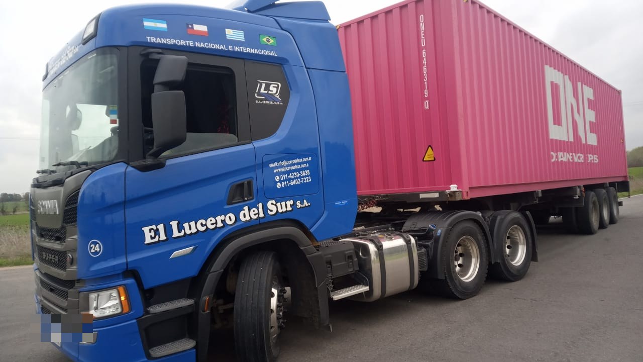 Cabina de la unidad nueva con contenedor